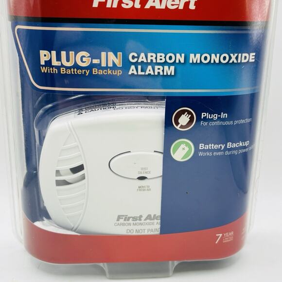 First Alert Plug In Carbon Monoxide Alarm With Battery Backup. New. Sealed. - Picture 2 of 11